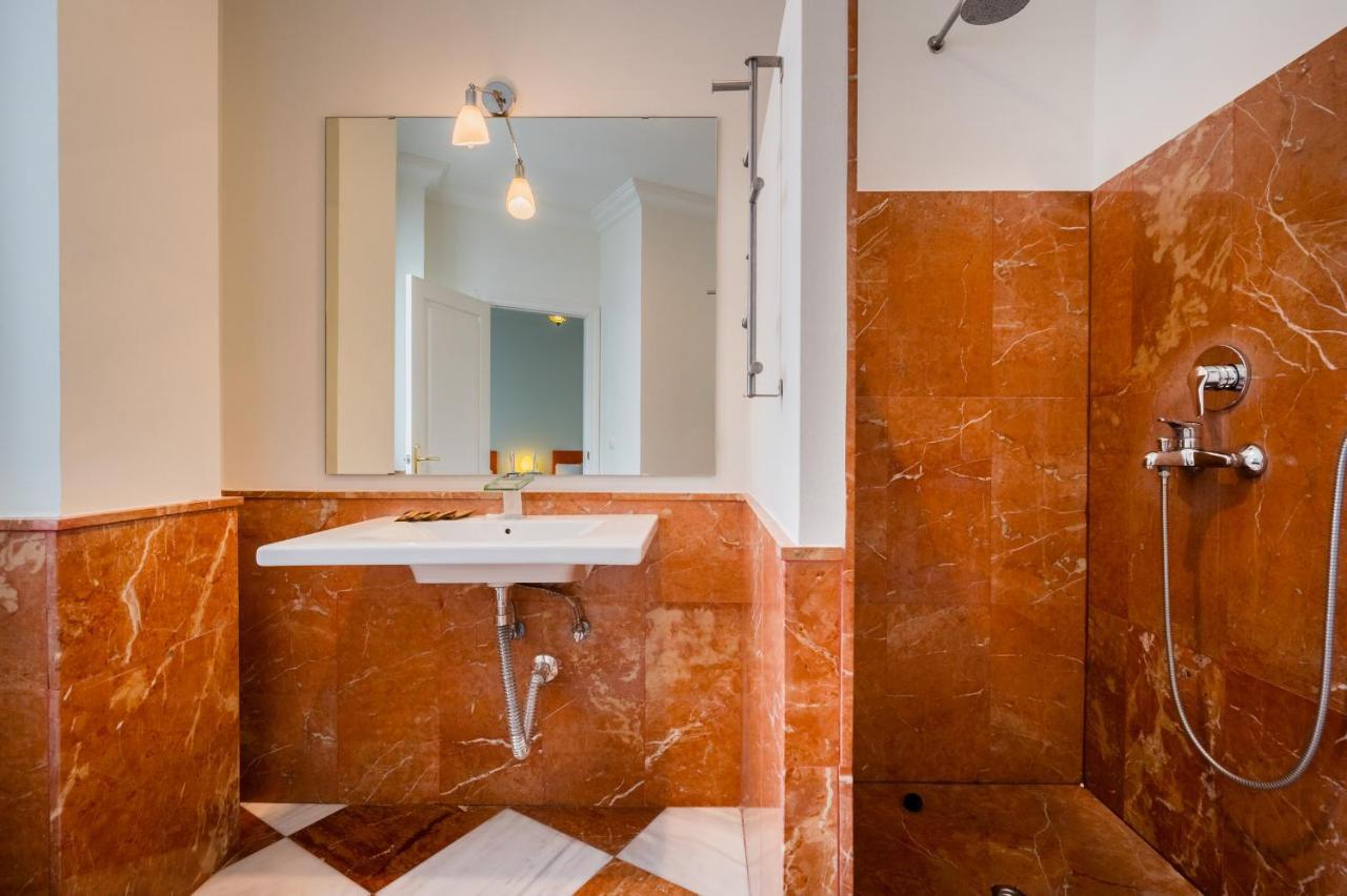 Amplio Y Luminoso-2D 2B-Triana Appartement Sevilla Buitenkant foto